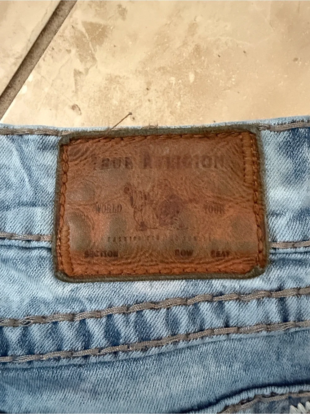 True Religion Mens Ricky Relaxed Straight Distressed Acid Wash Denim Jeans Sz 31